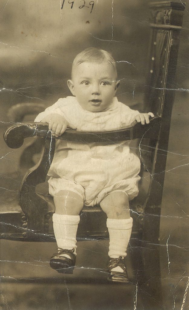 Seymour Kaufman is born to Max and Ida Kaufman